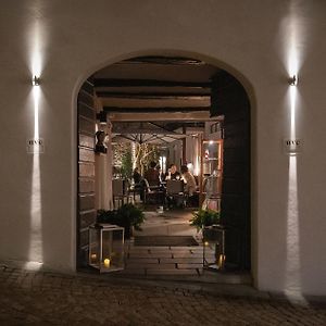 Uve Rooms&Wine Bar
